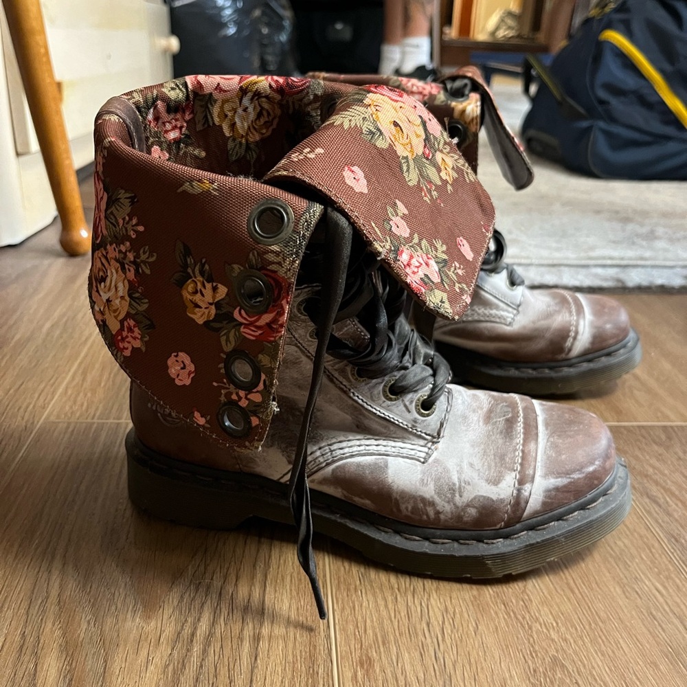 Dr. Martens Triumph 914 vintage floral boots size 7.5